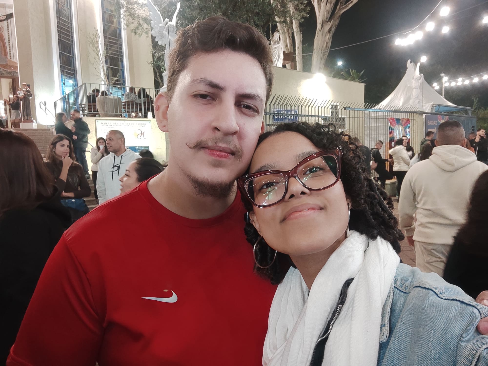 foto dos noivos em uma quermesse
