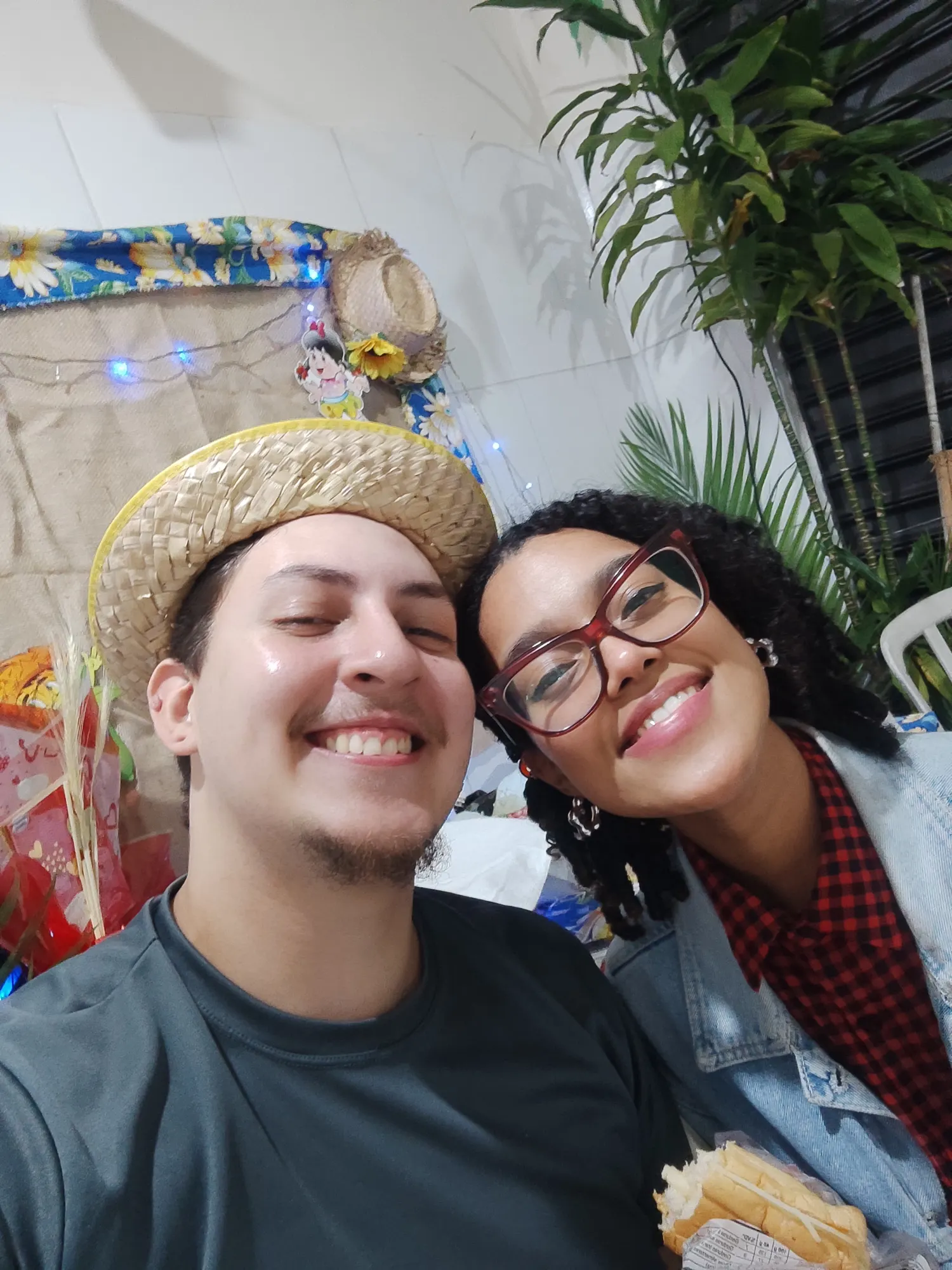 foto dos noivos em uma festa junina